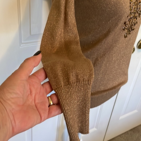 NWOT Caché Vintage Gold Metallic Cold Shoulder Embellished Sweater - Picture 6 of 10